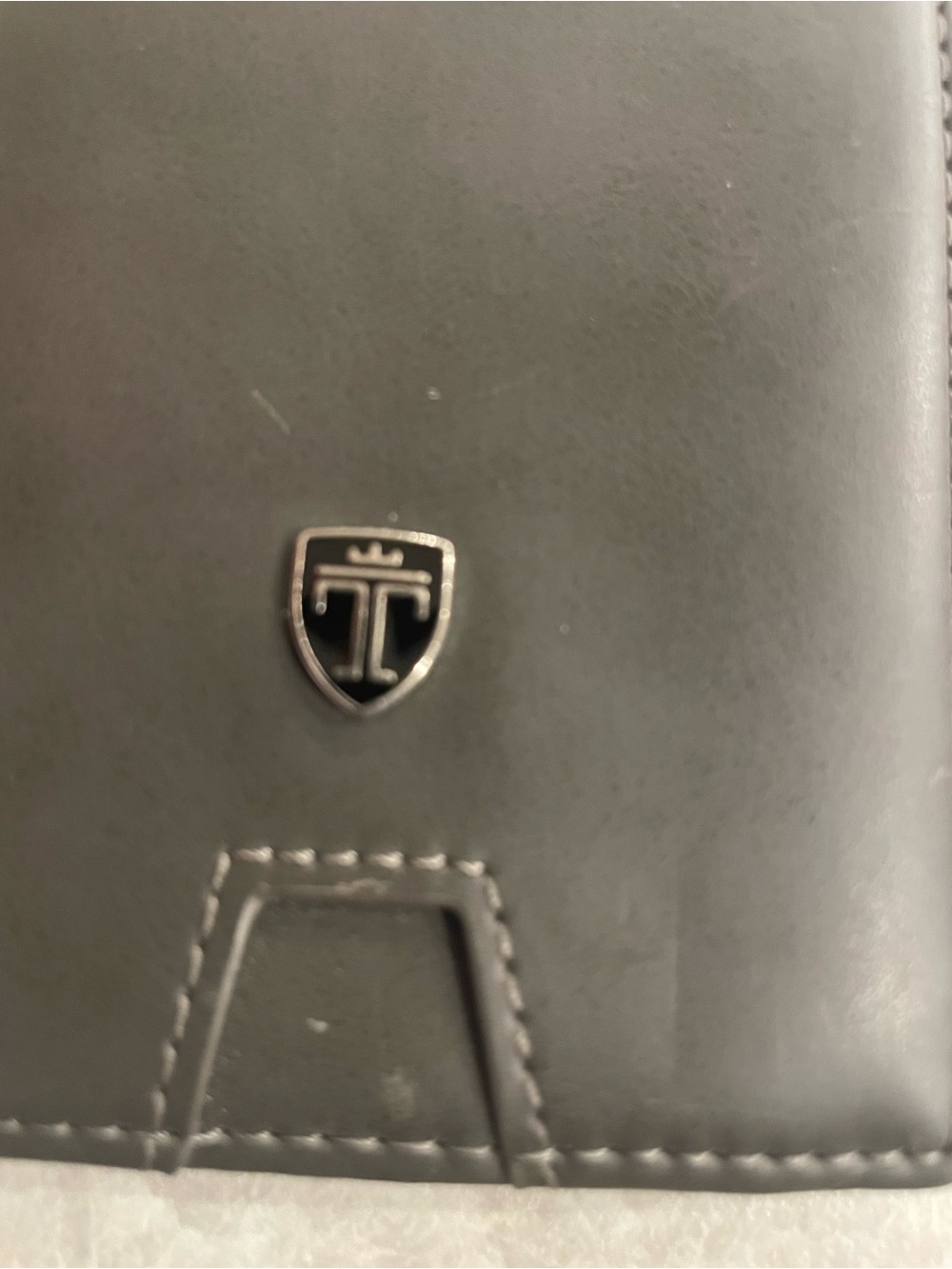 Travando Green Leather Men's Wallet with Shield Logo, Money Clip